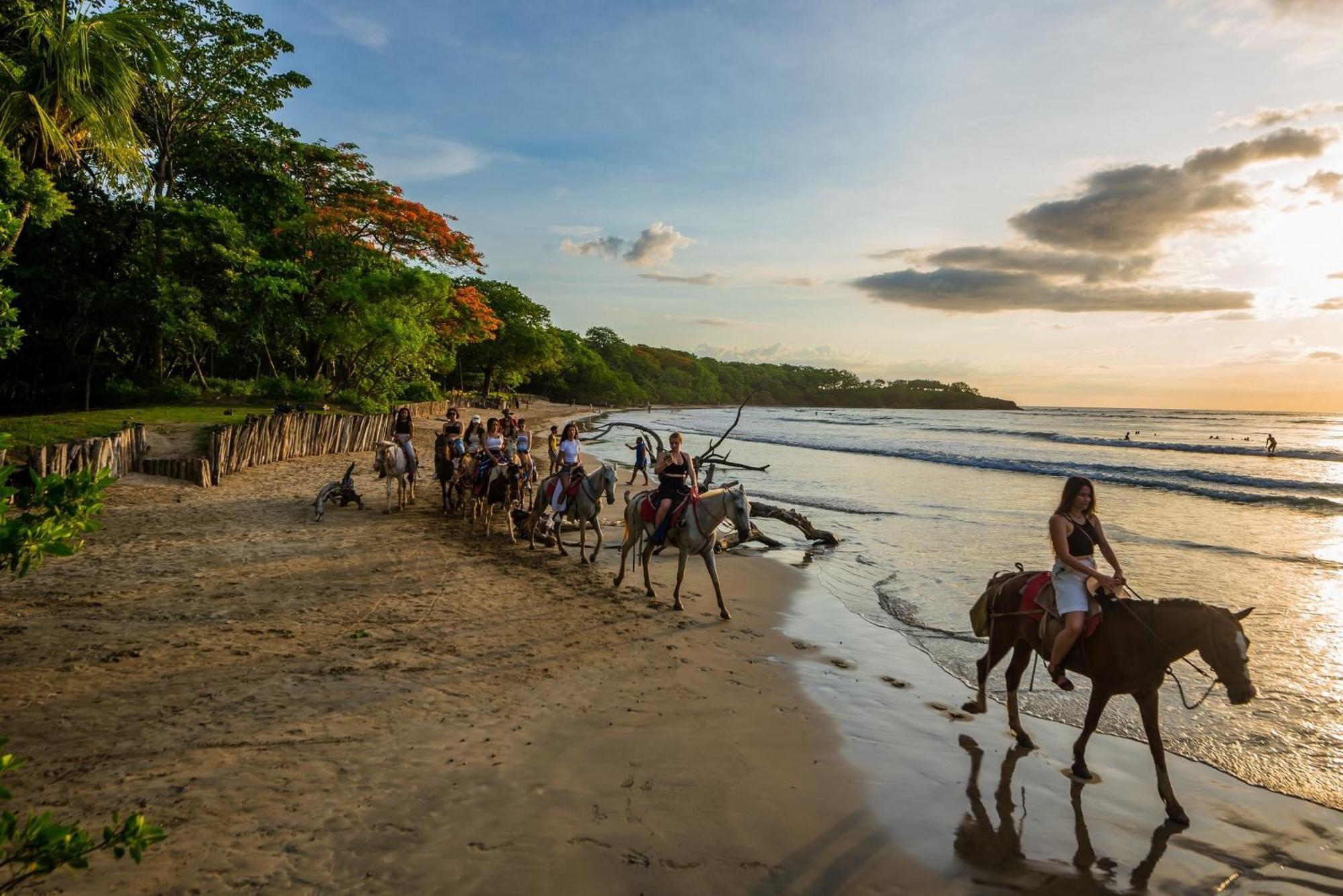 The Coast Beachfront Hotel Tamarindo Esterno foto