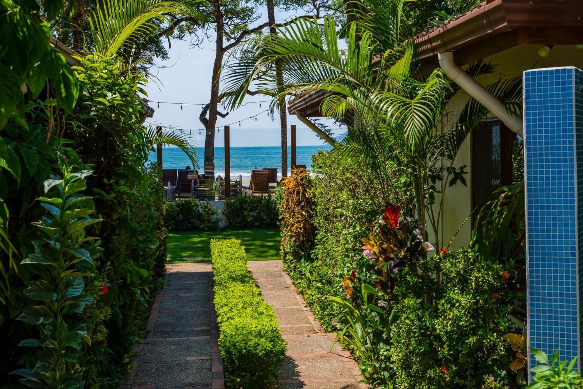 The Coast Beachfront Hotel Tamarindo Esterno foto